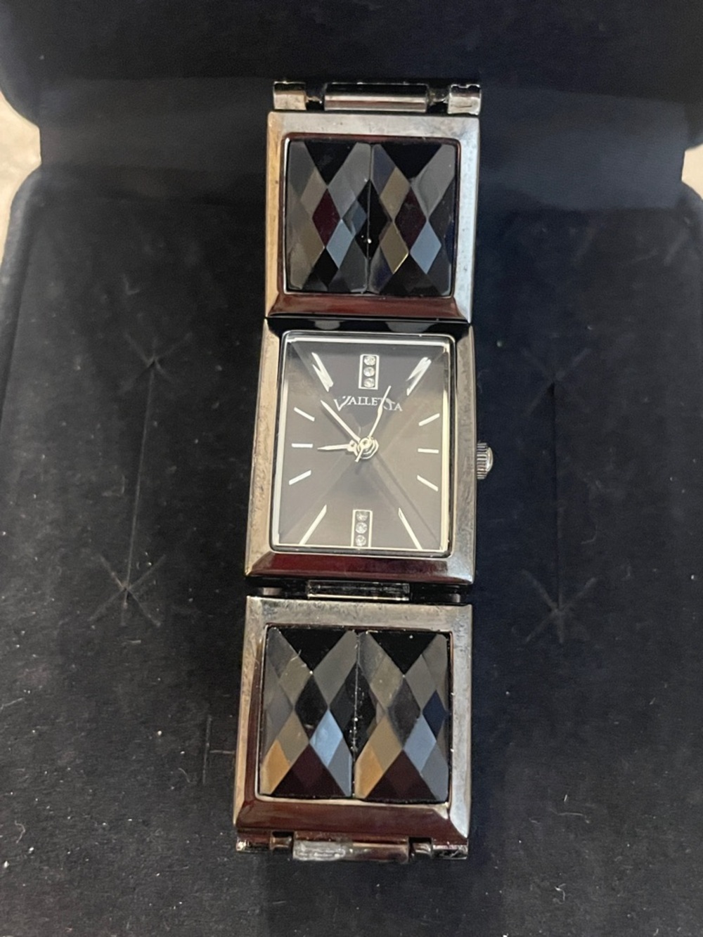 Gorgeous Valletta Black Faceted Bracelet Watch! Runs great!